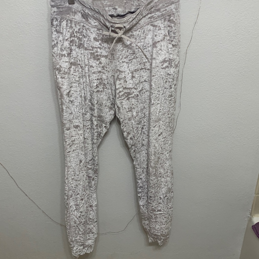 Lululemon white/gray sweatpants | size 8 |